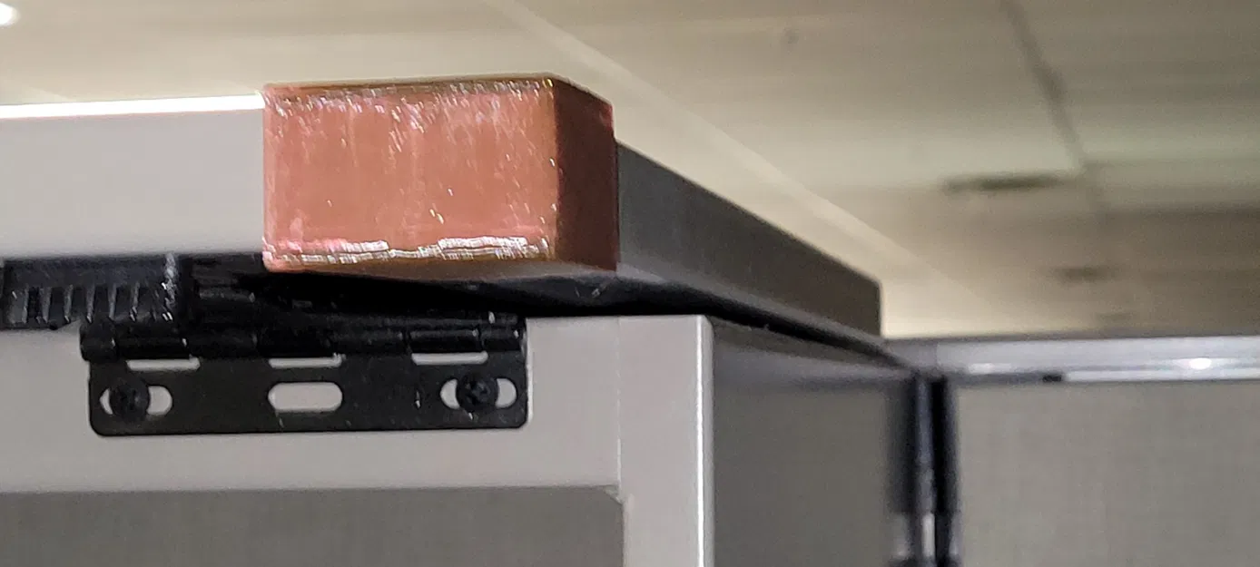 Bumper bảo vệ góc cho cửa kệ văn phòng cubicle - Image 1