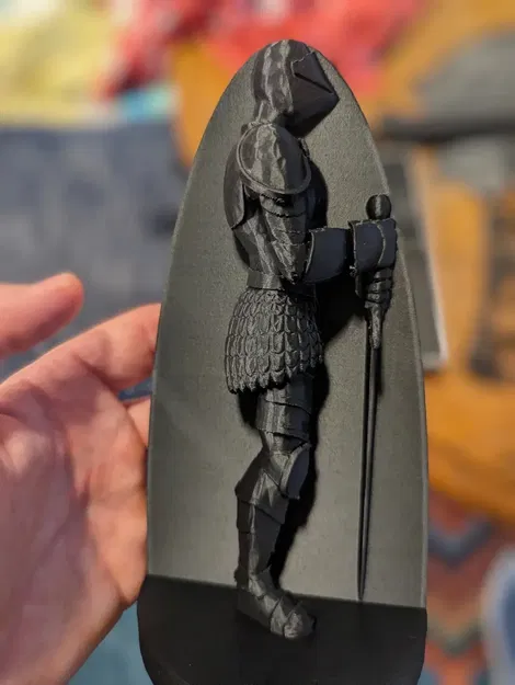 Giá đỡ sách hiệp sĩ chi tiết với bộ giáp tinh xảo - Image 3