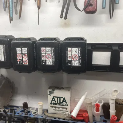 Giá đỡ pin Makita 18V cho 3 pin v3.0