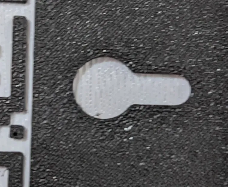 Giá treo hình ảnh kiểu khóa trên tường với khối âm - Image 4