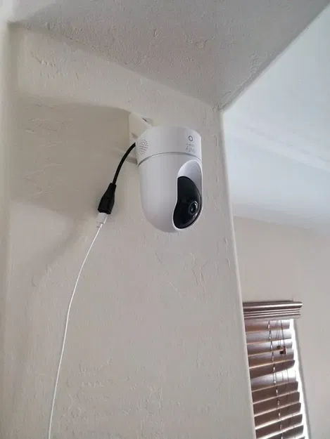 Giá đỡ tường cho camera Eufy quay nghiêng trong nhà - Image 1