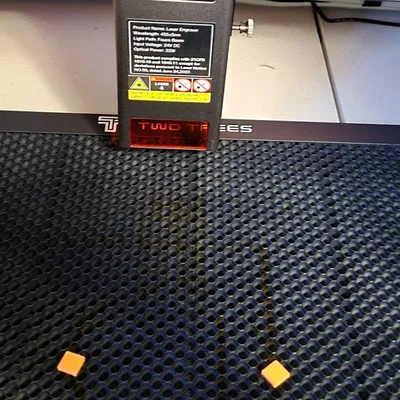 Giá đỡ bề mặt tổ ong 415mm cho máy khắc laser Falcon 2