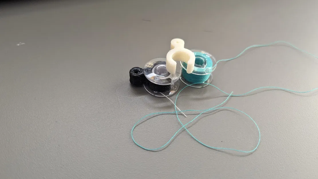 Kẹp giữ chỉ cho cuộn bobbin - Image 2