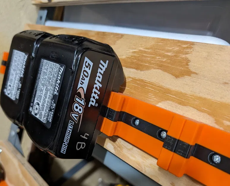 Giá đỡ tường cho pin Makita 18v - Image 1