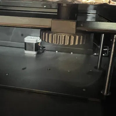 Bàn nhiệt Qidi X-Max với bánh xe điều chỉnh 3D