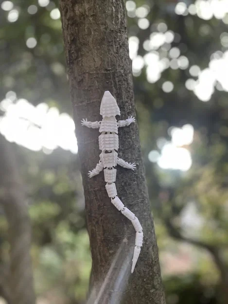 Thằn lằn khớp nối độc đáo cho trang trí nội thất - Image 1