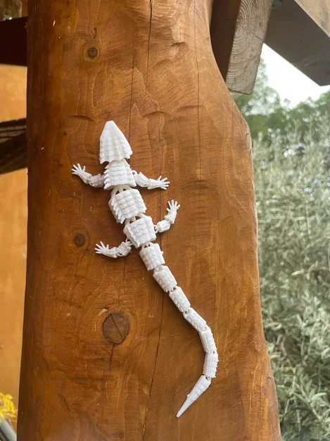 Thằn lằn khớp nối độc đáo cho trang trí nội thất - Image 4