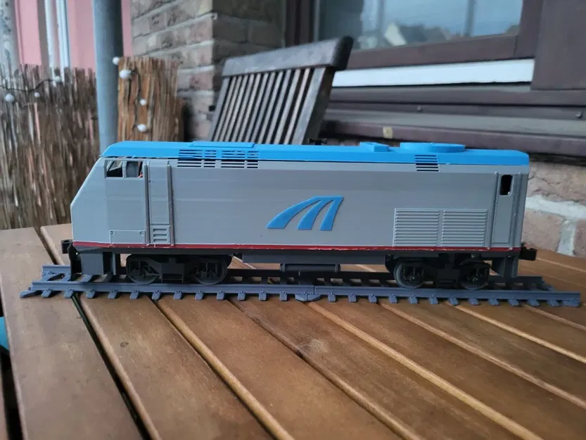 Đầu máy xe lửa Diesel P42 Genisis tương thích O Gauge - Image 2