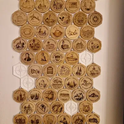 Bảng tường hình lục giác cho huy hiệu du lịch gỗ