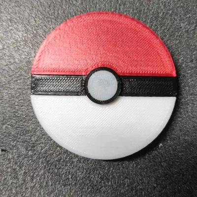 Pokéball từ Pokémon in 3D với thiết kế hai màu sắc
