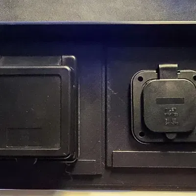 Bộ lắp đặt kết hợp cổng nguồn RV 30 và 15 Amp