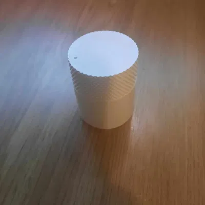 Container đơn giản với nắp vặn và lỗ móc chìa khóa