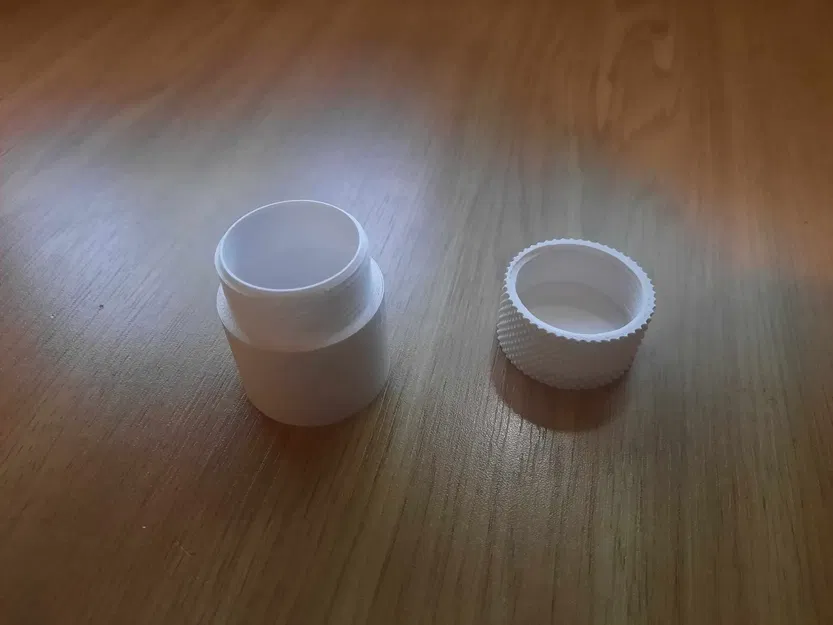 Container đơn giản với nắp vặn và lỗ móc chìa khóa - Image 2