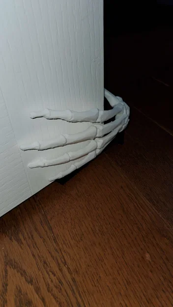 Giá đỡ cửa hình tay xương cho Halloween - Image 1