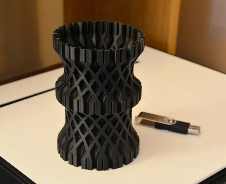 Bình đựng bút chì với thiết kế sóng độc đáo - Image 1