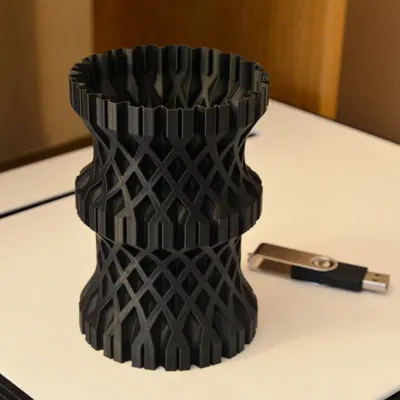 Bình đựng bút chì với thiết kế sóng độc đáo