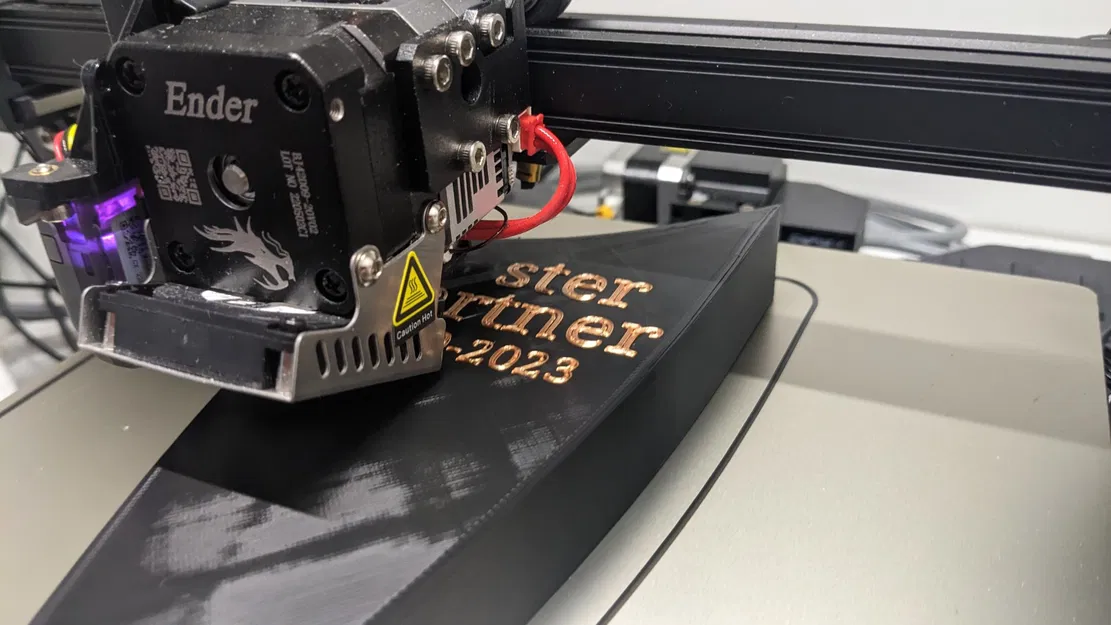 Cúp danh dự với ngôi sao trang trí - Image 2