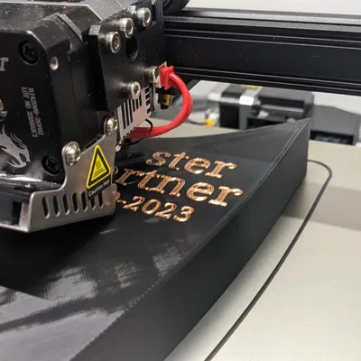 Cúp danh dự với ngôi sao trang trí