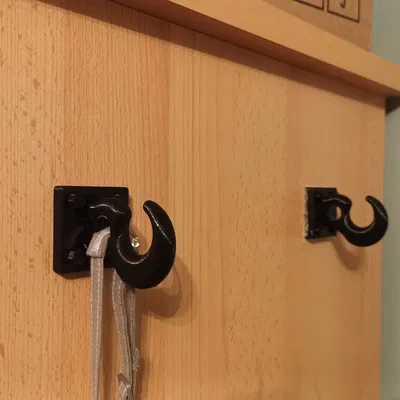 Giá treo quần áo hình dạng móc nối từ đầu tàu hỏa