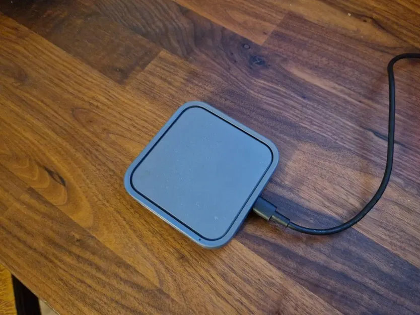 Khay căn chỉnh điện thoại tương thích với bộ sạc không dây... - Image 3