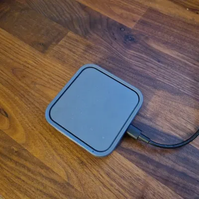 Khay căn chỉnh điện thoại tương thích với bộ sạc không dây...