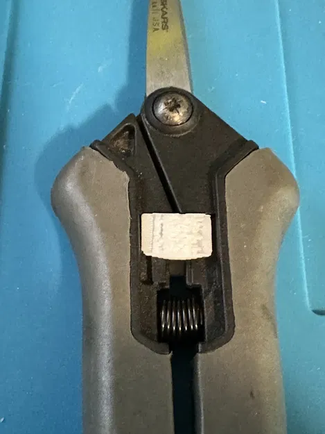 Khóa thay thế cho kéo Fiskars Mirco-Tip - Image 1