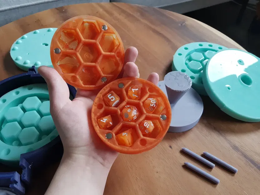 Hộp lưu trữ xúc xắc và bộ dụng cụ tạo khuôn silicone - Image 1