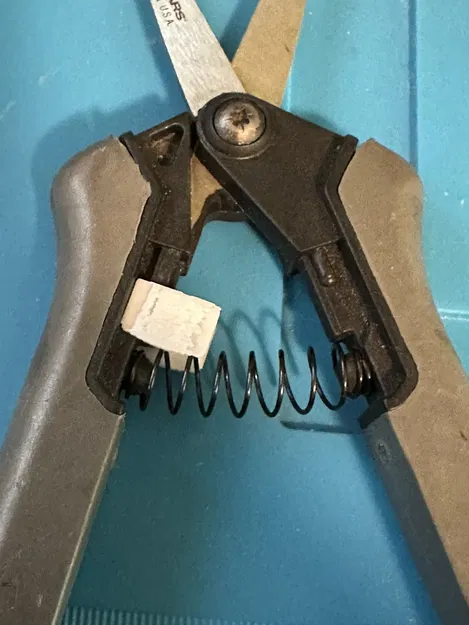 Khóa thay thế cho kéo Fiskars Mirco-Tip - Image 2