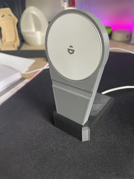 Giá đỡ iPhone tích hợp sạc không dây MagSafe - Image 1