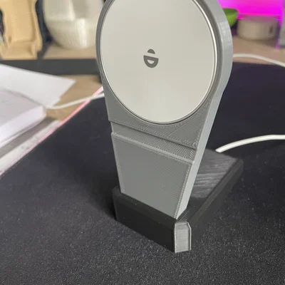 Giá đỡ iPhone tích hợp sạc không dây MagSafe