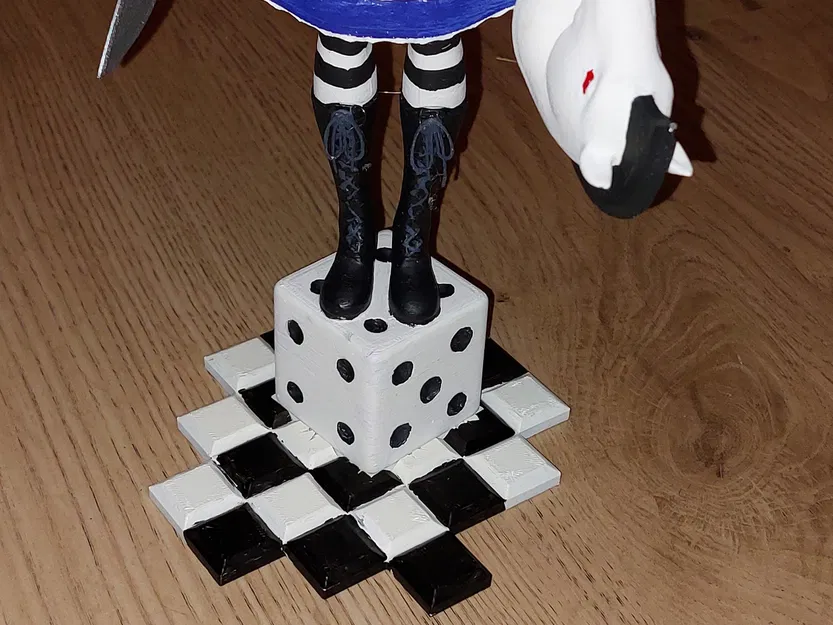 Giá đỡ lớn cho mô hình Alice trên xúc xắc - Image 1