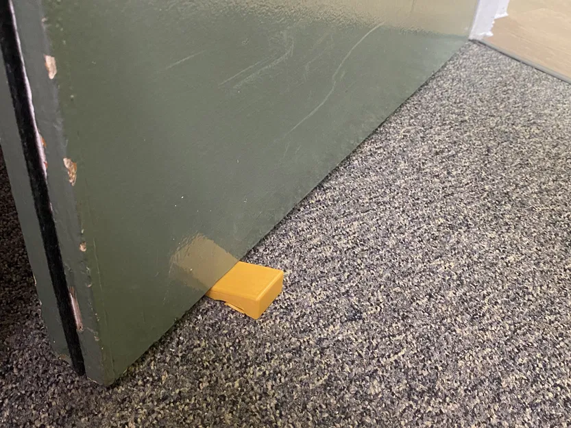 Giá đỡ cửa tiện ích kiểu dáng thanh lịch - Image 2