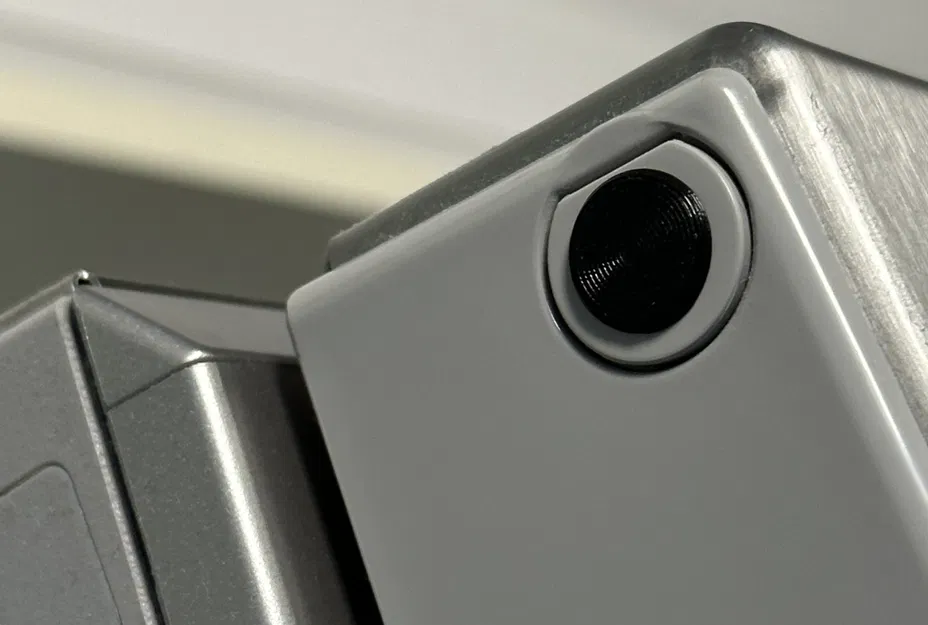 Nắp che lỗ bản lề cho cửa tủ lạnh Miele - Image 3