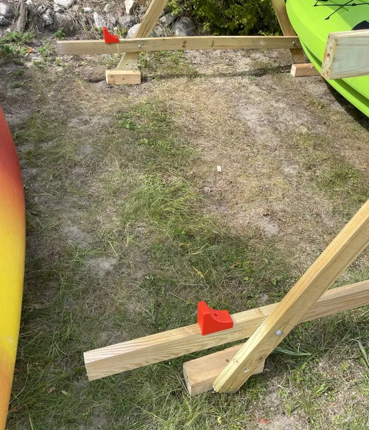 Giá đỡ kayak hình chóp chống trượt trên giá gỗ - Image 3