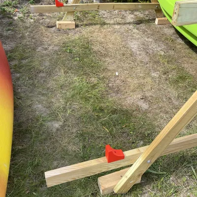 Giá đỡ kayak hình chóp chống trượt trên giá gỗ