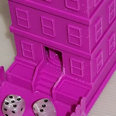 Tháp xúc xắc Monopoly độc đáo