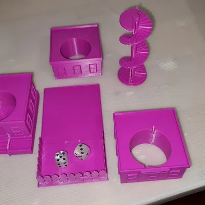 Tháp xúc xắc Monopoly độc đáo