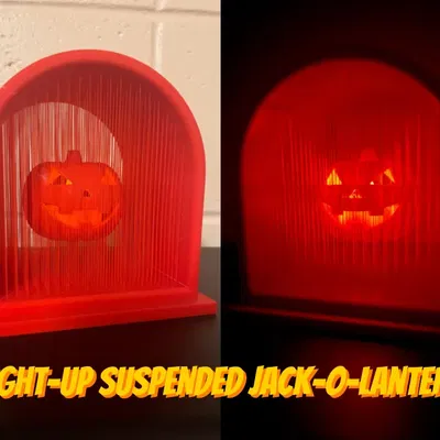 Đèn lồng bí ngô treo trong khung hình bia mộ