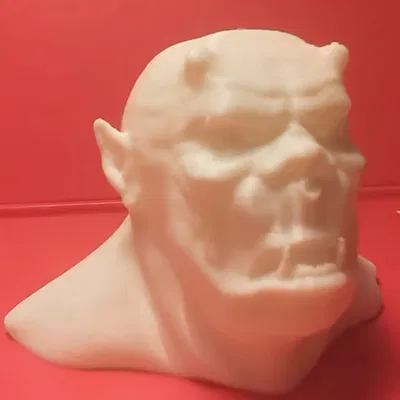 Bust của quái vật ogre trong nghệ thuật điêu khắc