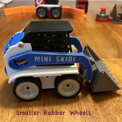 Bản remix Mini-Skidi với bánh xe cao su và cải tiến điều khiển