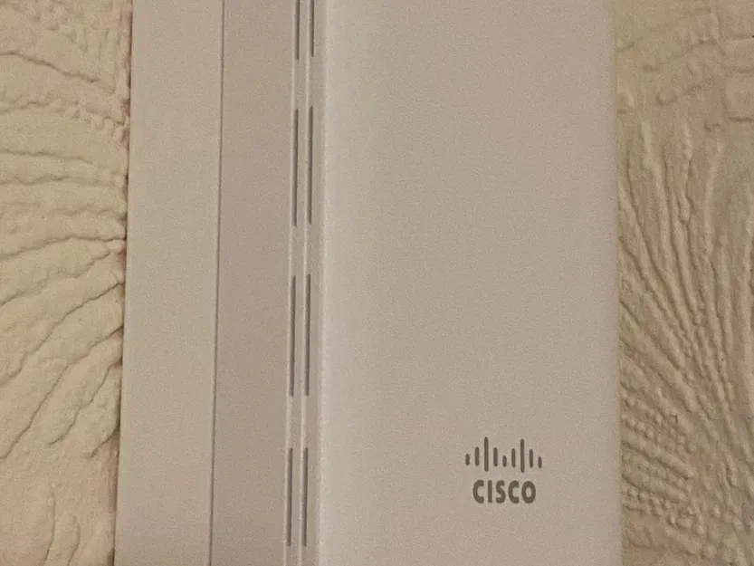 Giá đỡ gắn tường Cisco CBW145AC-E cho điểm truy cập - Image 1