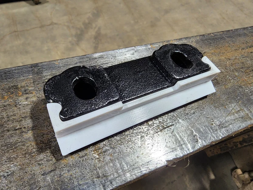 Bushings giữ phía dưới cho xe nâng Toyota - Image 1