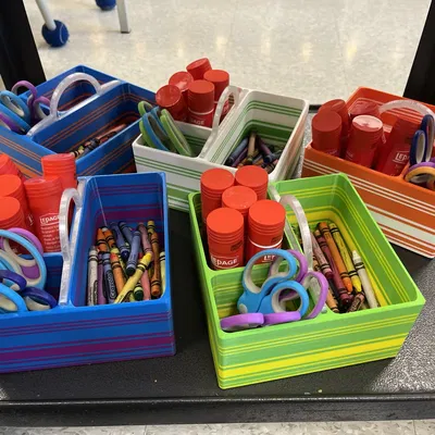 Giá đỡ dụng cụ thủ công cho lớp học