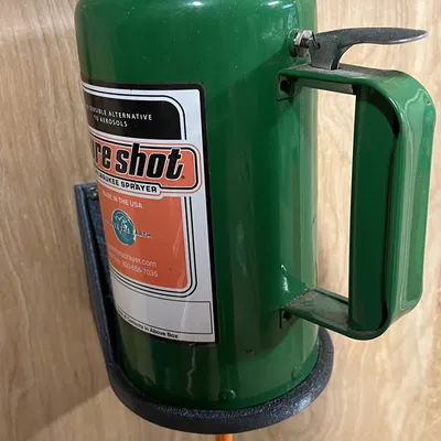 Giá đỡ tường cho bình phun Sure Shot