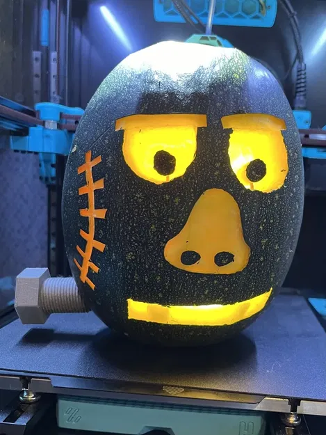 Quả bí ngô Frankenstein với ốc vít - Image 1