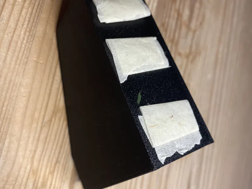 Giá đỡ thước kẻ nhỏ gọn cho không gian làm việc - Image 3