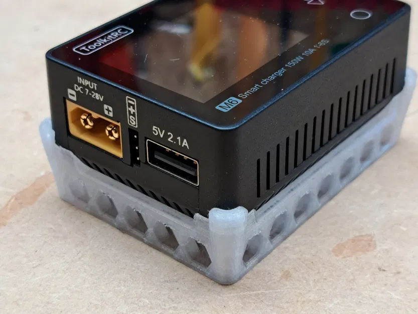 Cách ly ToolkitRC M6 chắc chắn và tiện lợi - Image 1