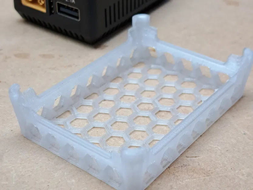 Cách ly ToolkitRC M6 chắc chắn và tiện lợi - Image 2