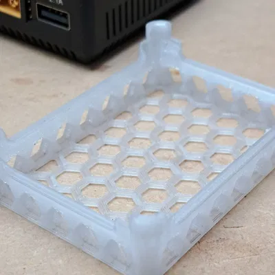 Cách ly ToolkitRC M6 chắc chắn và tiện lợi