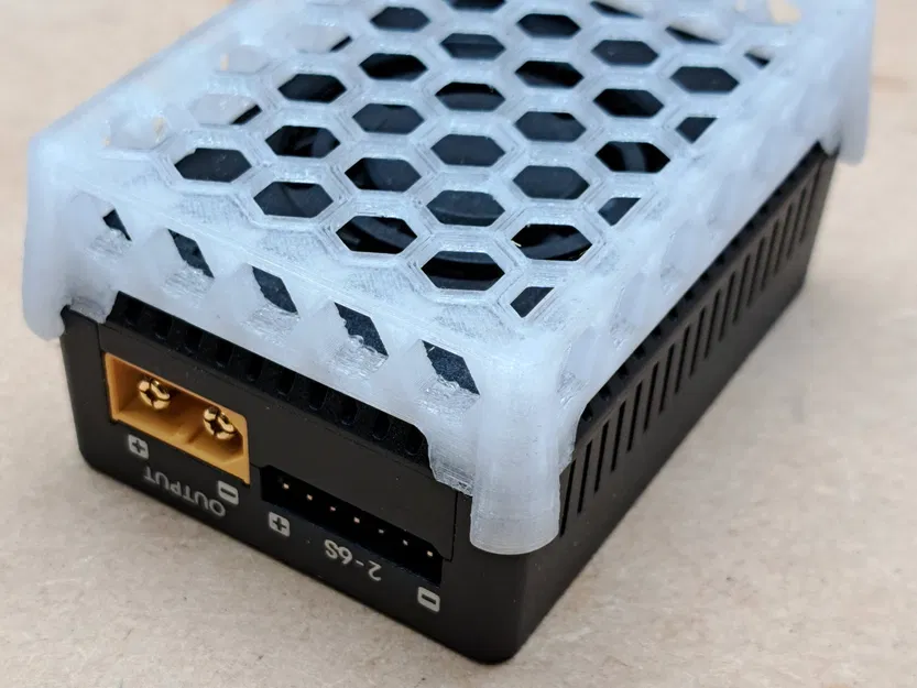 Cách ly ToolkitRC M6 chắc chắn và tiện lợi - Image 3